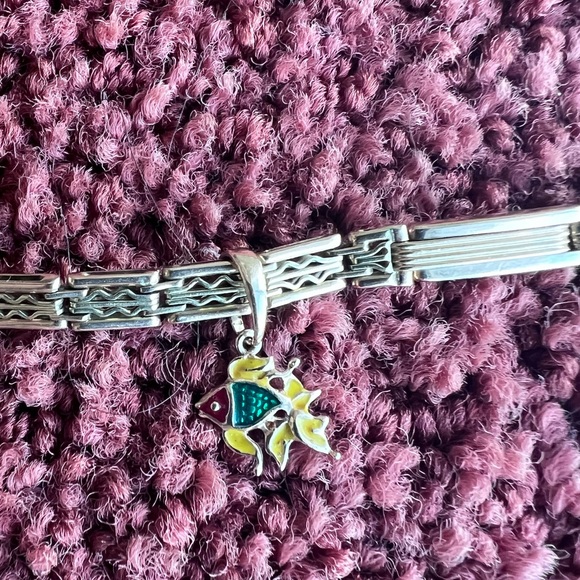 Solid Rose gold gold fish pendant - Picture 5 of 7